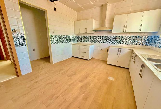 77402137 - Property Image 3