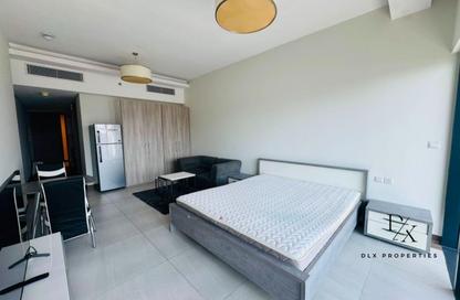Apartment - Studio - 1 for rent in SOL Bay - Business Bay - Dubai