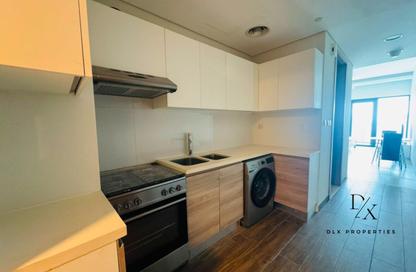 Apartment - Studio - 1 for rent in SOL Bay - Business Bay - Dubai
