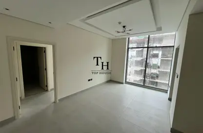 شقة - 2 غرف نوم - 3 حمامات للايجار في بي جي وان - الفرجان - دبي