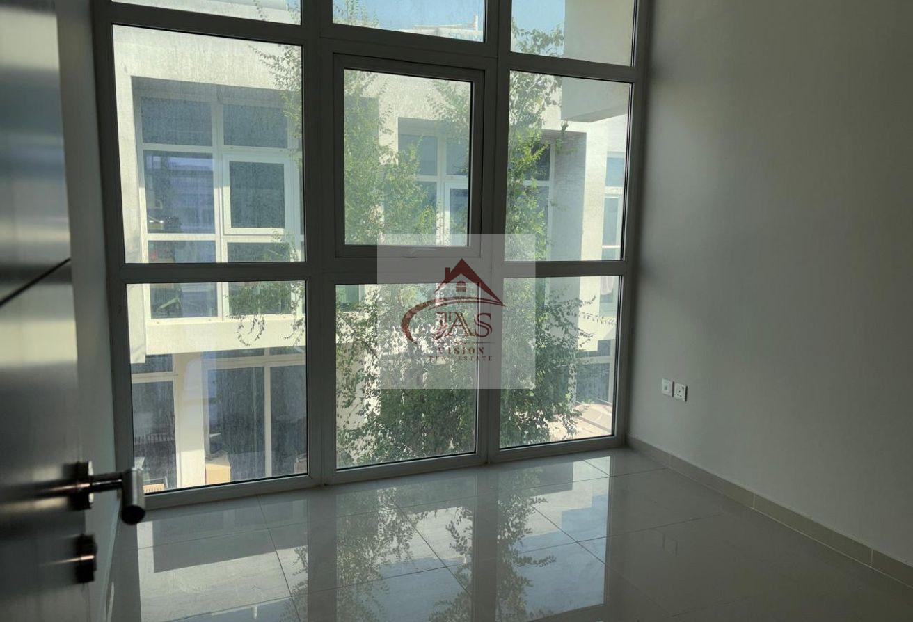Spacious 3 BHK | Ready to Move | Multiple Cheques photo 17