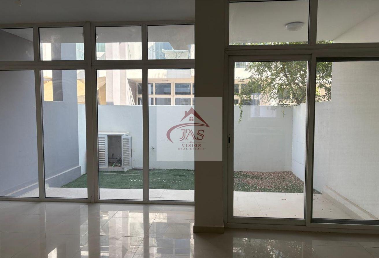 Spacious 3 BHK | Ready to Move | Multiple Cheques photo 4