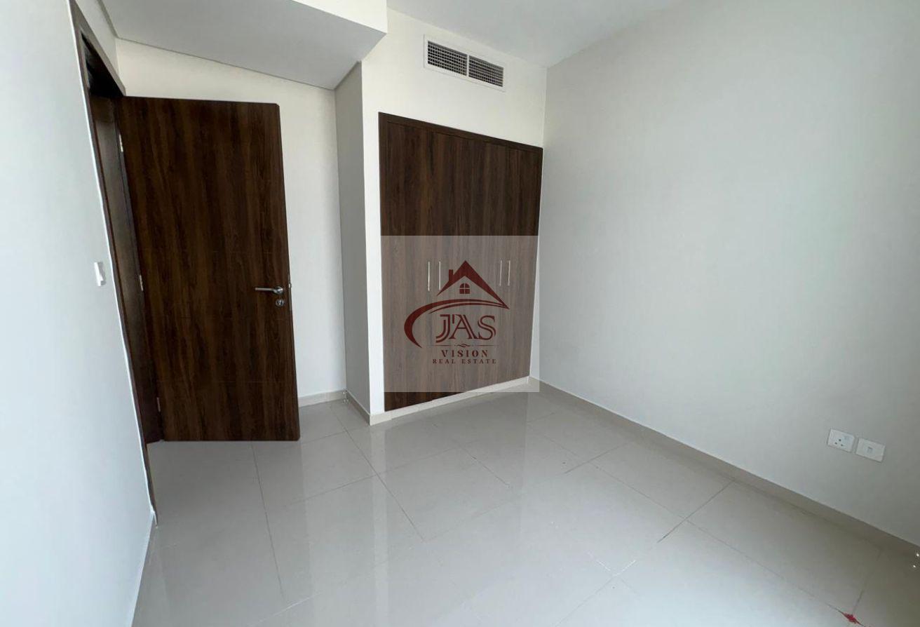 Spacious 3 BHK | Ready to Move | Multiple Cheques photo 8
