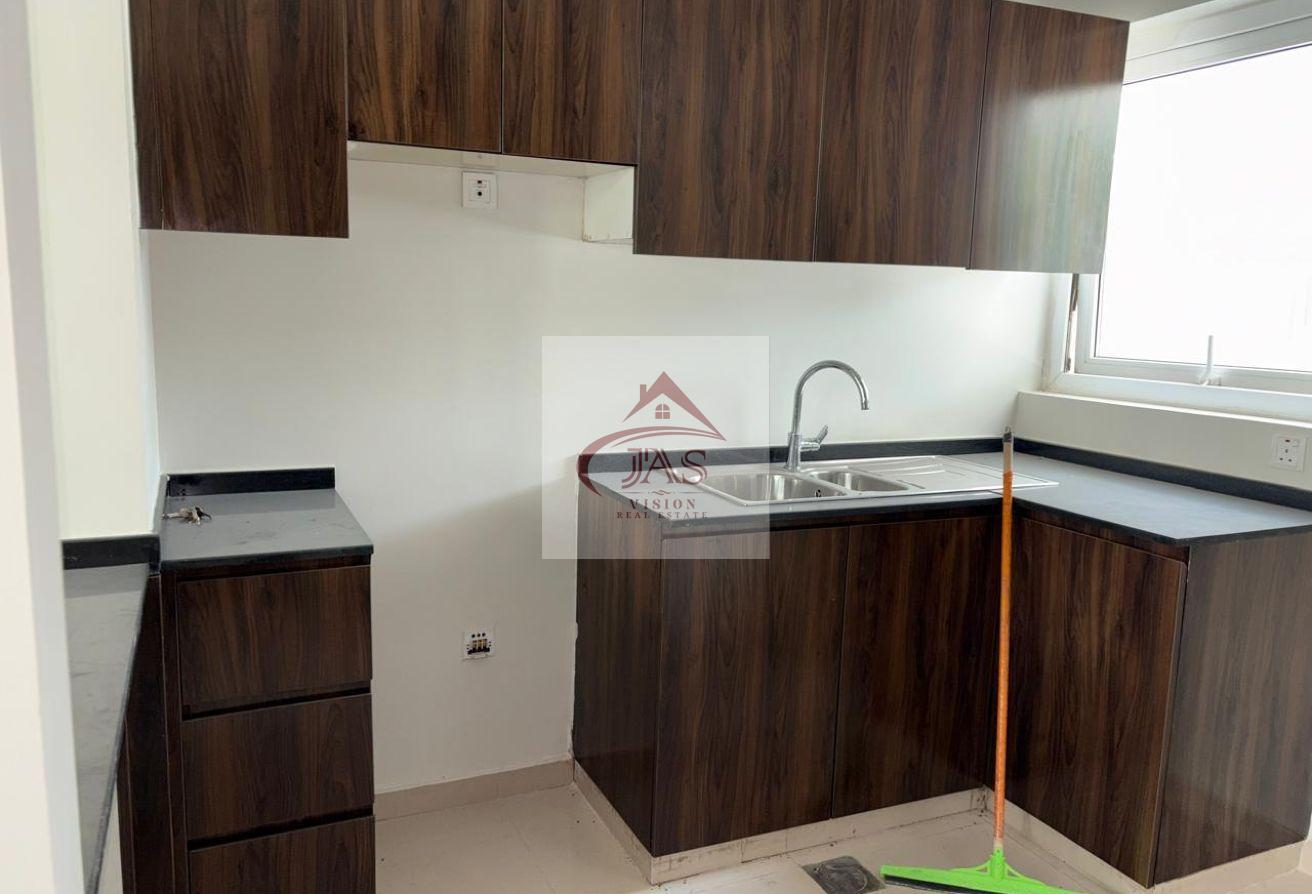 Spacious 3 BHK | Ready to Move | Multiple Cheques photo 6