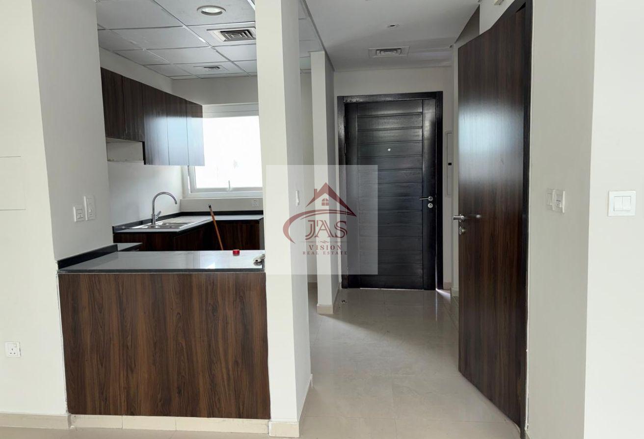 Spacious 3 BHK | Ready to Move | Multiple Cheques photo 5