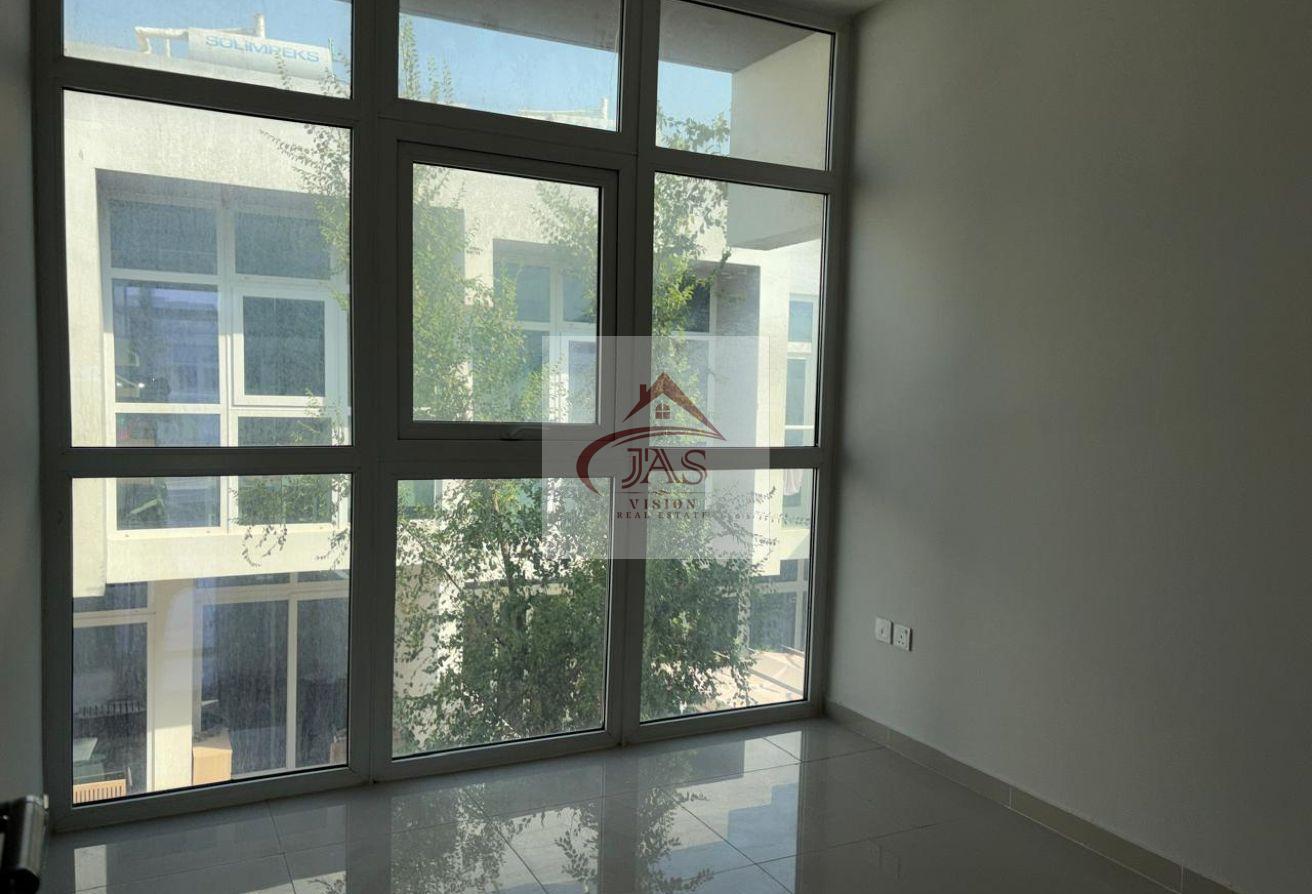 Spacious 3 BHK | Ready to Move | Multiple Cheques photo 12