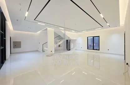 Villa - 4 Bedrooms - 6 Bathrooms for rent in Al Aweer 1 - Al Aweer - Dubai