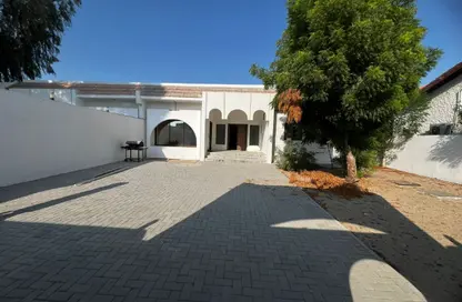 Villa - 3 Bedrooms - 4 Bathrooms for rent in Al Falaj - Al Riqqa - Sharjah