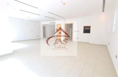 Villa - 4 Bedrooms - 5 Bathrooms for rent in District 8 - Jumeirah Park - Dubai