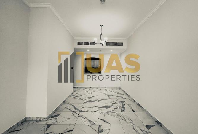 Luxury 1BHK | Burj & Canal view | Modern city