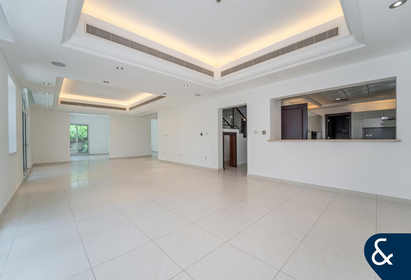 Huge Plot | Golf Course View | Extended B1 photo 4