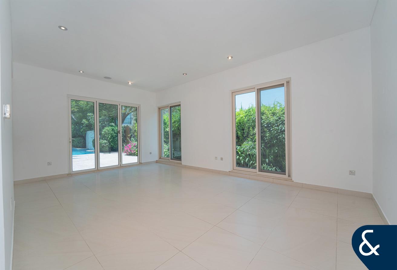 Huge Plot | Golf Course View | Extended B1 photo 9