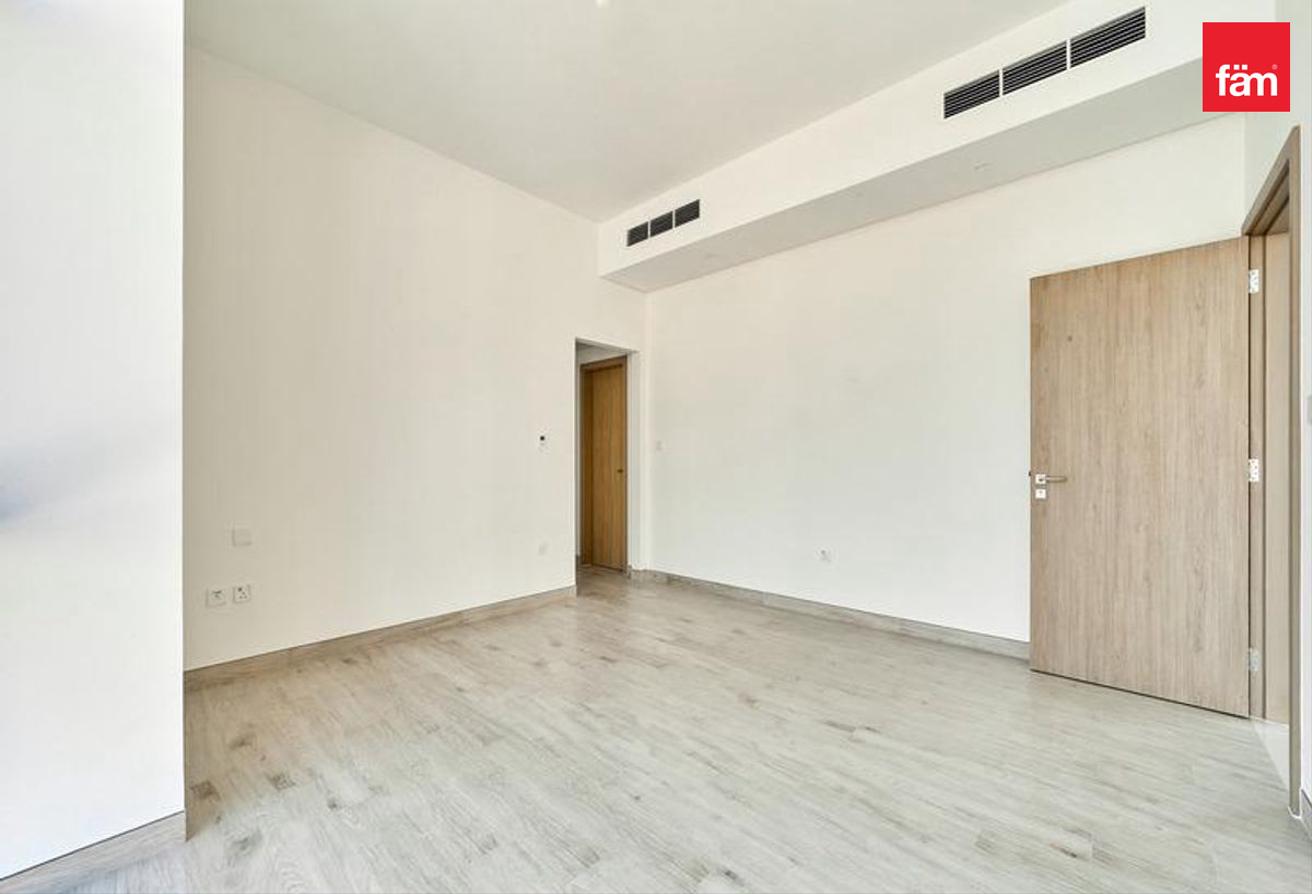 Single Row | Type B Large | Landscaped | Vacant photo 8