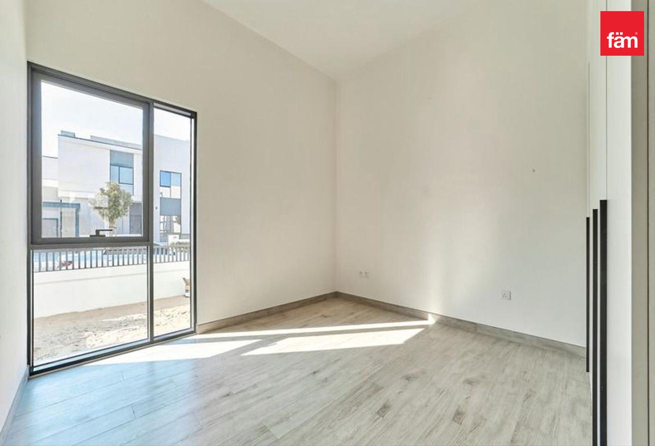 Single Row | Type B Large | Landscaped | Vacant photo 12