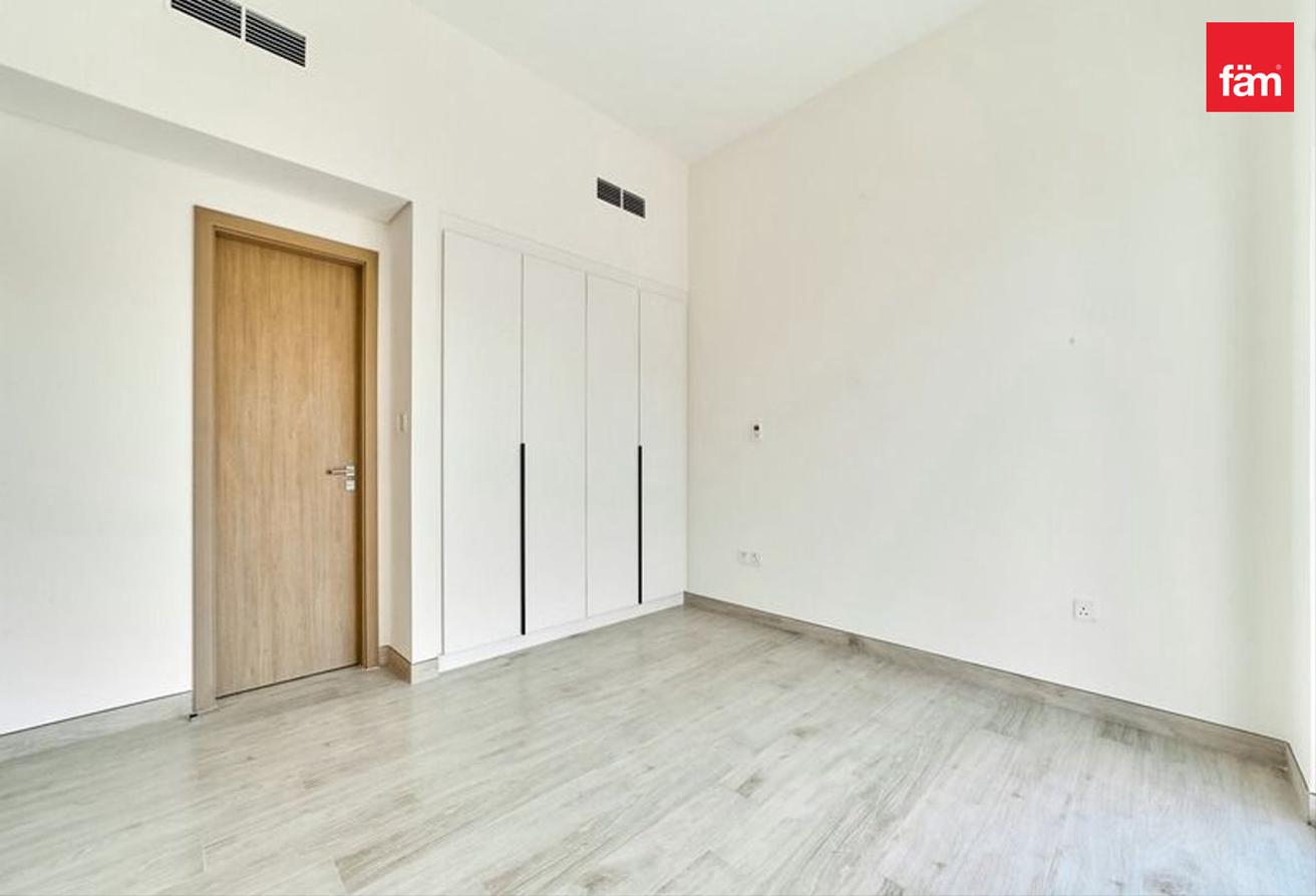 Single Row | Type B Large | Landscaped | Vacant photo 9