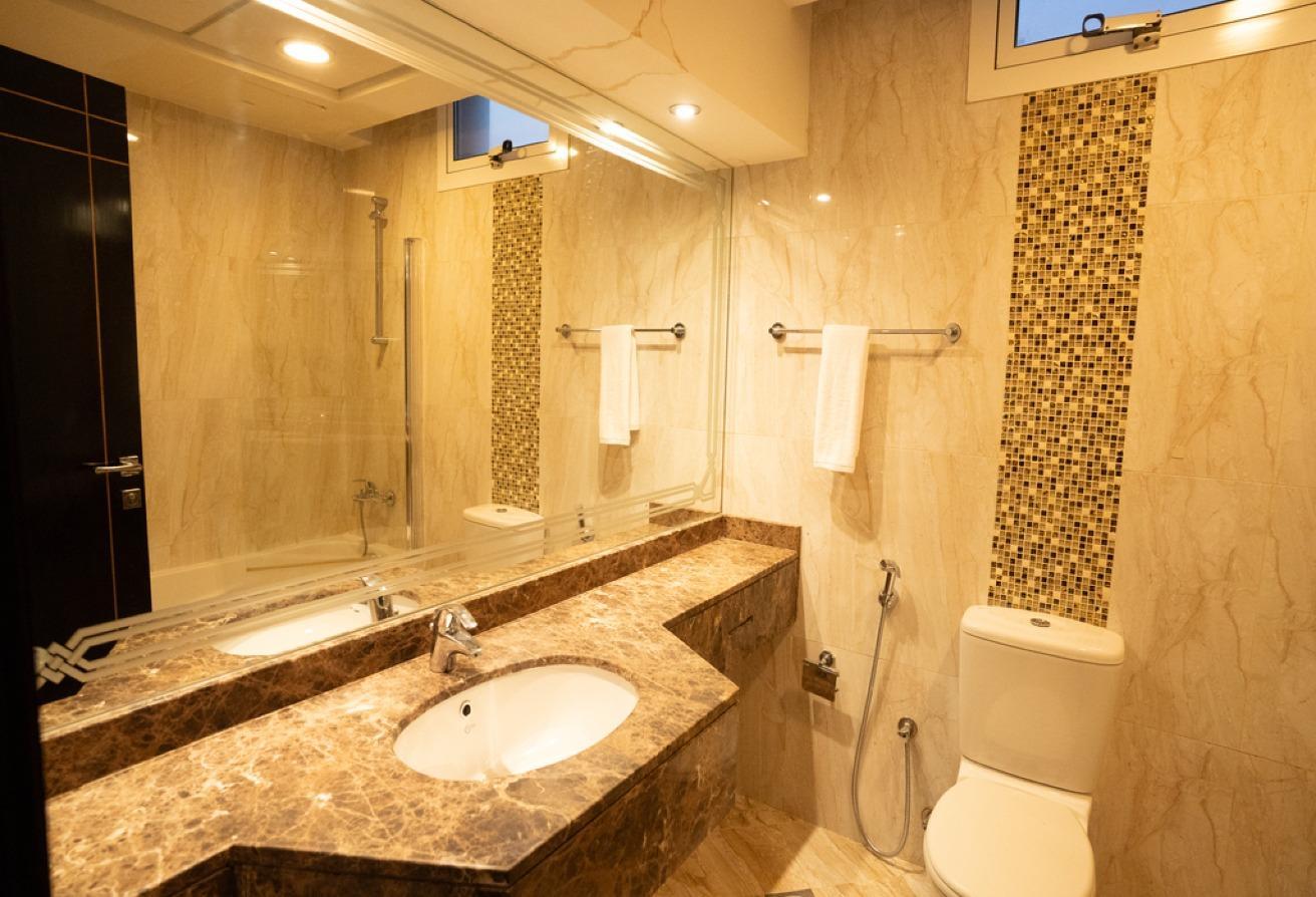 FULLY UPGRADED | CLOSED KITCHEN | READY TO MOVE photo 8