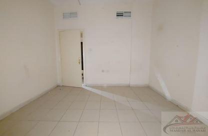 Whole Building - 7+ - 2 for rent in Dar Al Majaz - Jamal Abdul Nasser Street - Al Majaz - Sharjah