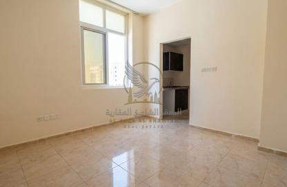 Apartment - Studio - 1 for rent in Al Qulaya'ah - Al Sharq - Sharjah Apartment - Studio - 1 for rent in Al Qulaya'ah - Al Sharq - Sharjah