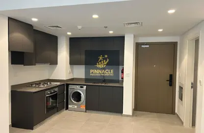 شقة - 2 غرف نوم - 2 حمامات للبيع في الجادة - الشارقة