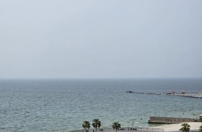 شقة - 2 غرف نوم - 3 حمامات للايجار في برج الكورنيش - طريق كورنيش عجمان - عجمان