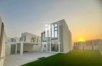 Villa - 4 Bedrooms - 6 Bathrooms for rent in Nad Al Dhabi - Al Jubail Island - Abu Dhabi