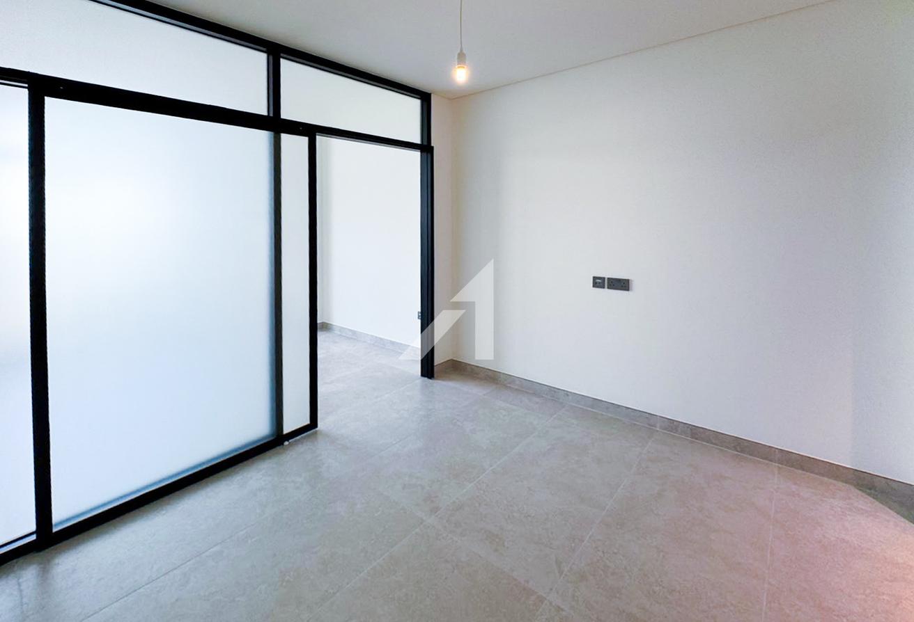 Brand New | Vacant | Unfurnished photo 5
