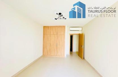 Apartment - 3 Bedrooms - 3 Bathrooms for rent in Dar Al Buteen 2 - Al Muraqqabat - Deira - Dubai