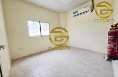 Warehouse - Studio - 2 for rent in Umm Ramool 109 - Umm Ramool - Dubai