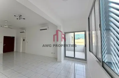 Apartment - 3 Bedrooms - 2 Bathrooms for rent in Dar Al Muraqqabat - Al Muraqqabat - Deira - Dubai