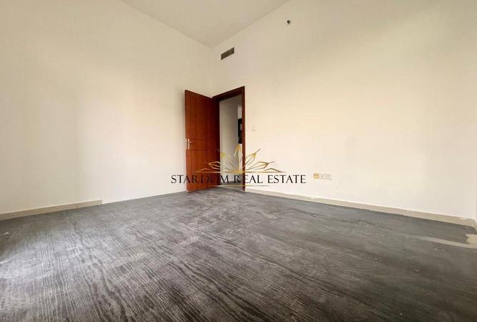 PRIME LOCATION | ROAD VIEW | VACANT photo 2