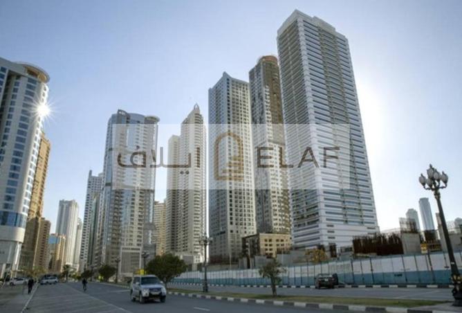 للبيع برج مميز بدخل مرتفع-نهدة الشارقة-شارع عام