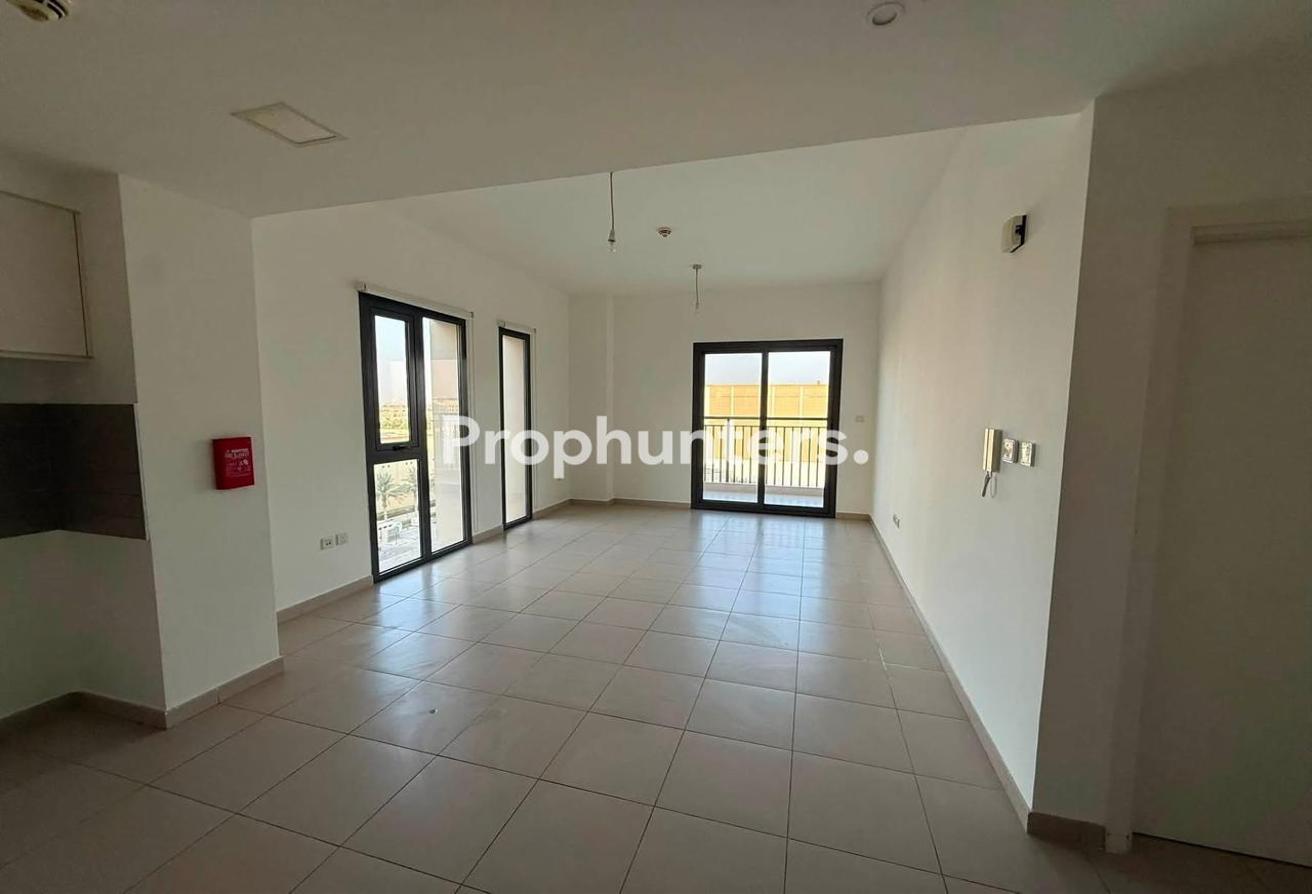 Spacious | Prime Location | Ready to Move photo 2