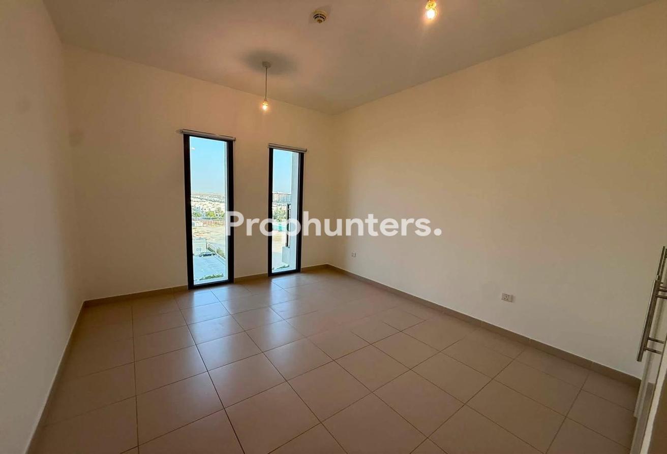 Spacious | Prime Location | Ready to Move photo 6