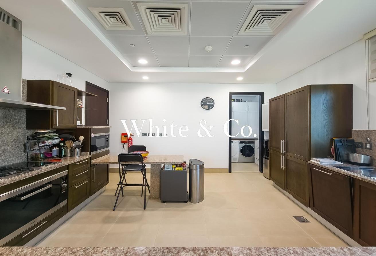Wake Up Here | Sunrise Coffee | Corner Apt photo 17