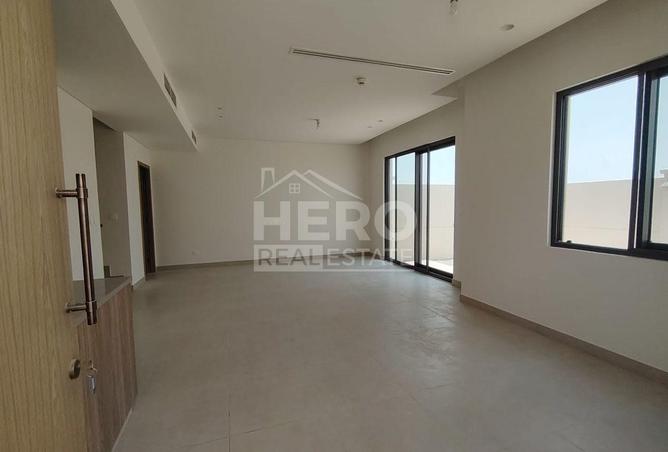 Vacant Now | Elegant Townhouse | Toledo Phase ! — photo 2