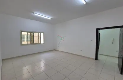 Apartment - 2 Bedrooms - 2 Bathrooms for rent in Al Dafeinah - Asharej - Al Ain