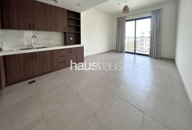 Appliances | Pool Views | Well-Kept | Bright Unit — photo 2