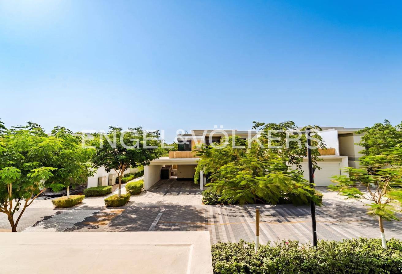Luxury Corner Villa | Upgraded | Smart Home & Pool photo 15