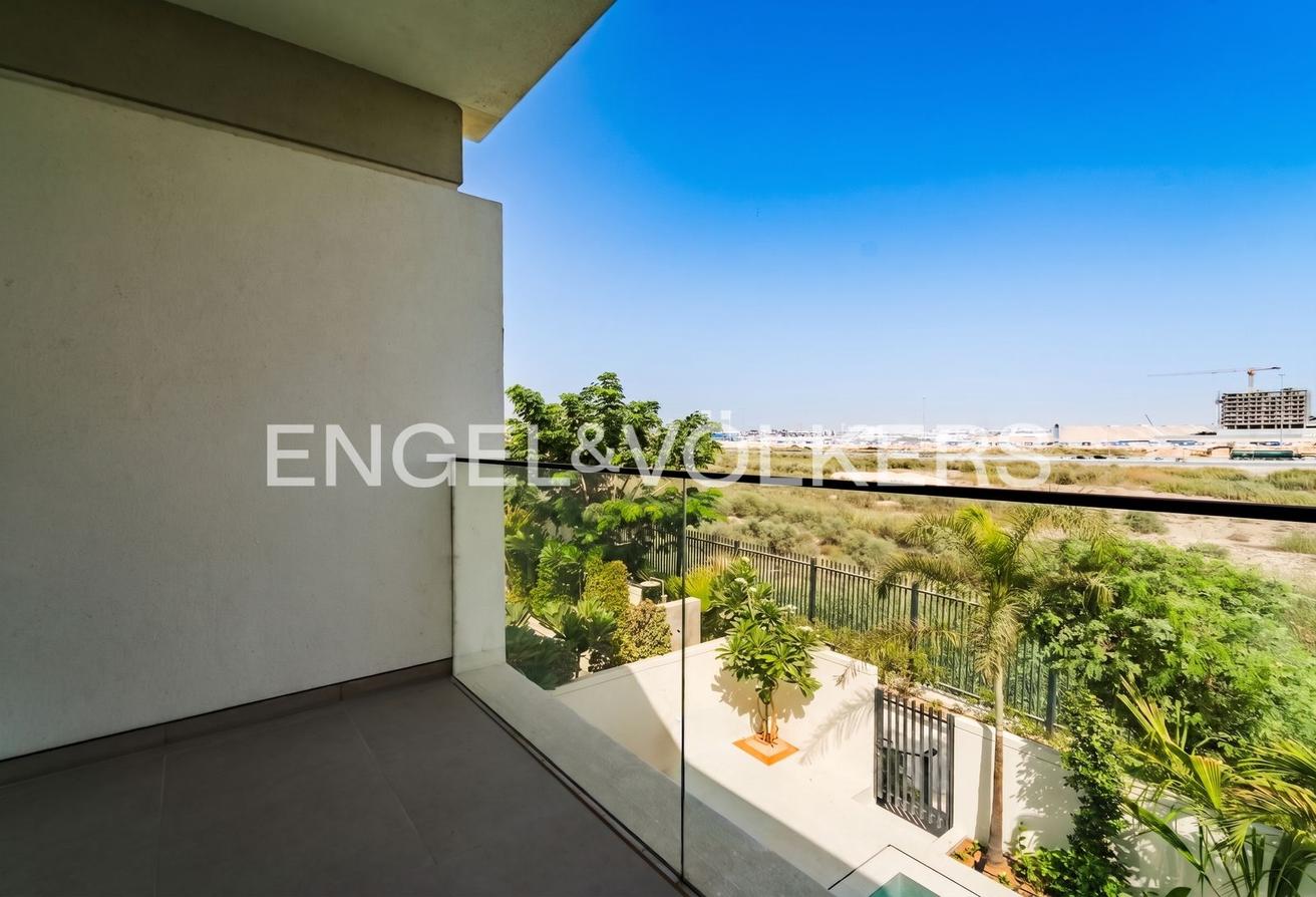 Luxury Corner Villa | Upgraded | Smart Home & Pool photo 16