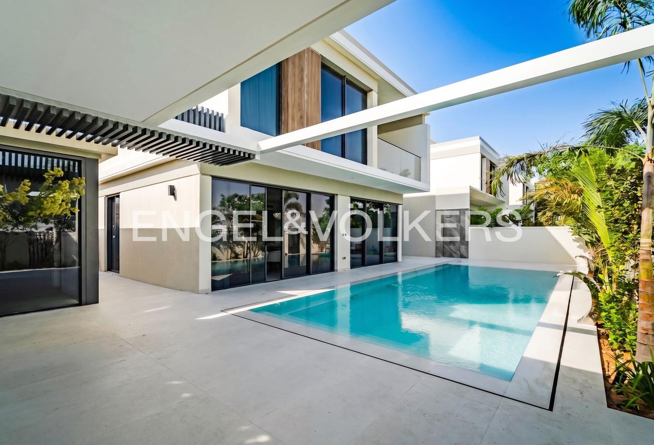 Luxury Corner Villa | Upgraded | Smart Home & Pool photo 19
