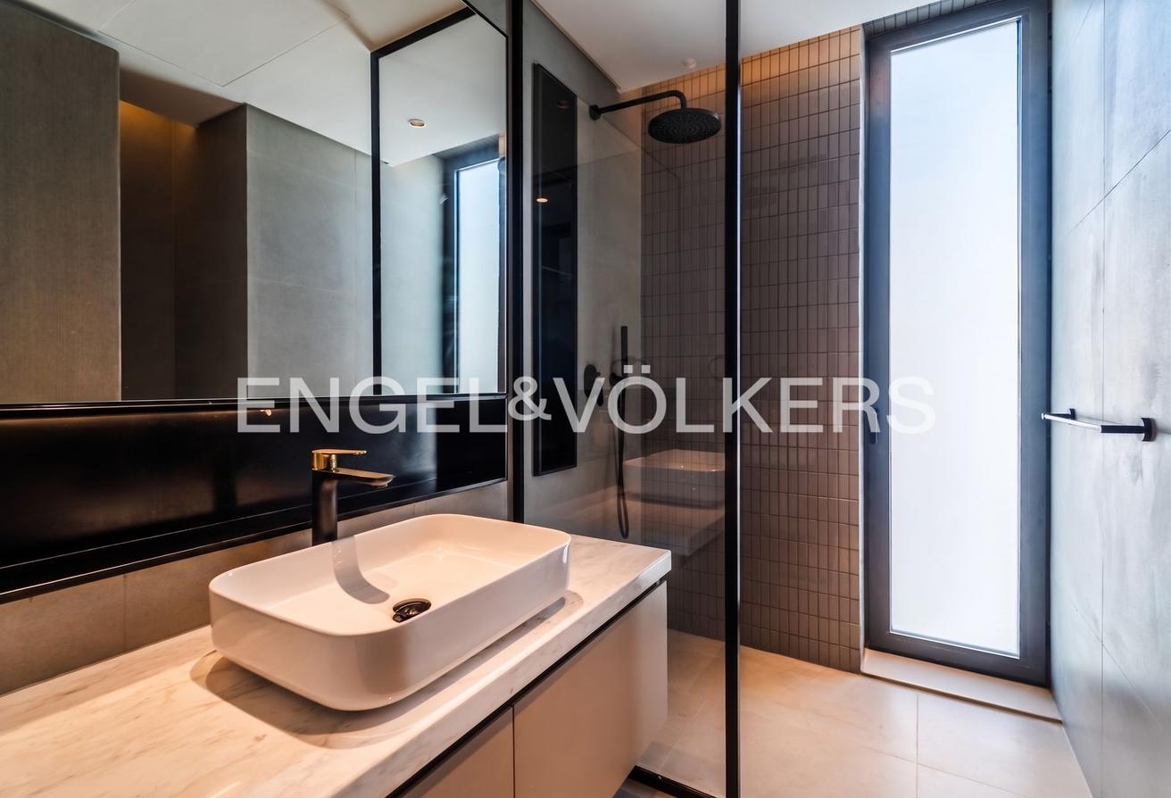 Luxury Corner Villa | Upgraded | Smart Home & Pool photo 13