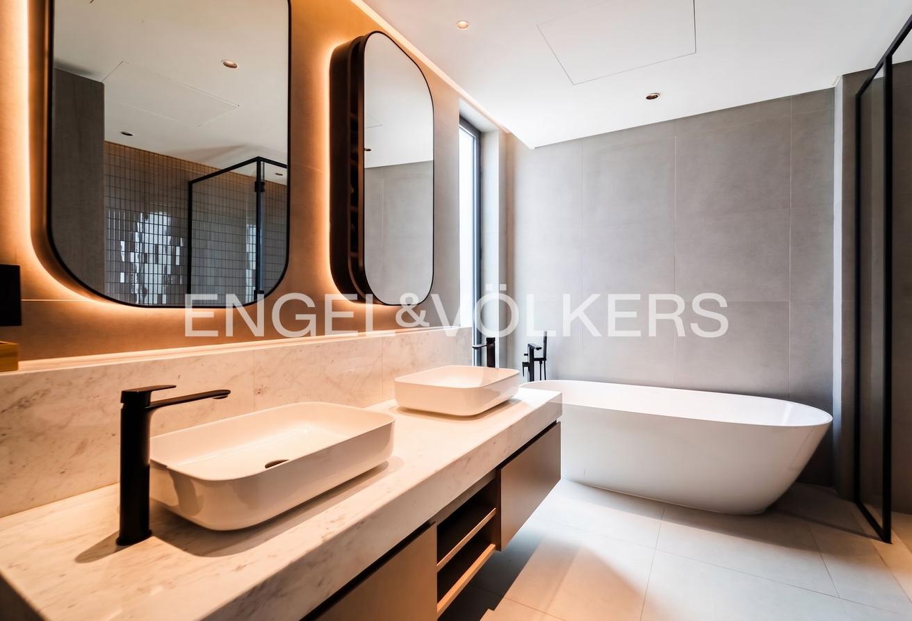 Luxury Corner Villa | Upgraded | Smart Home & Pool photo 14