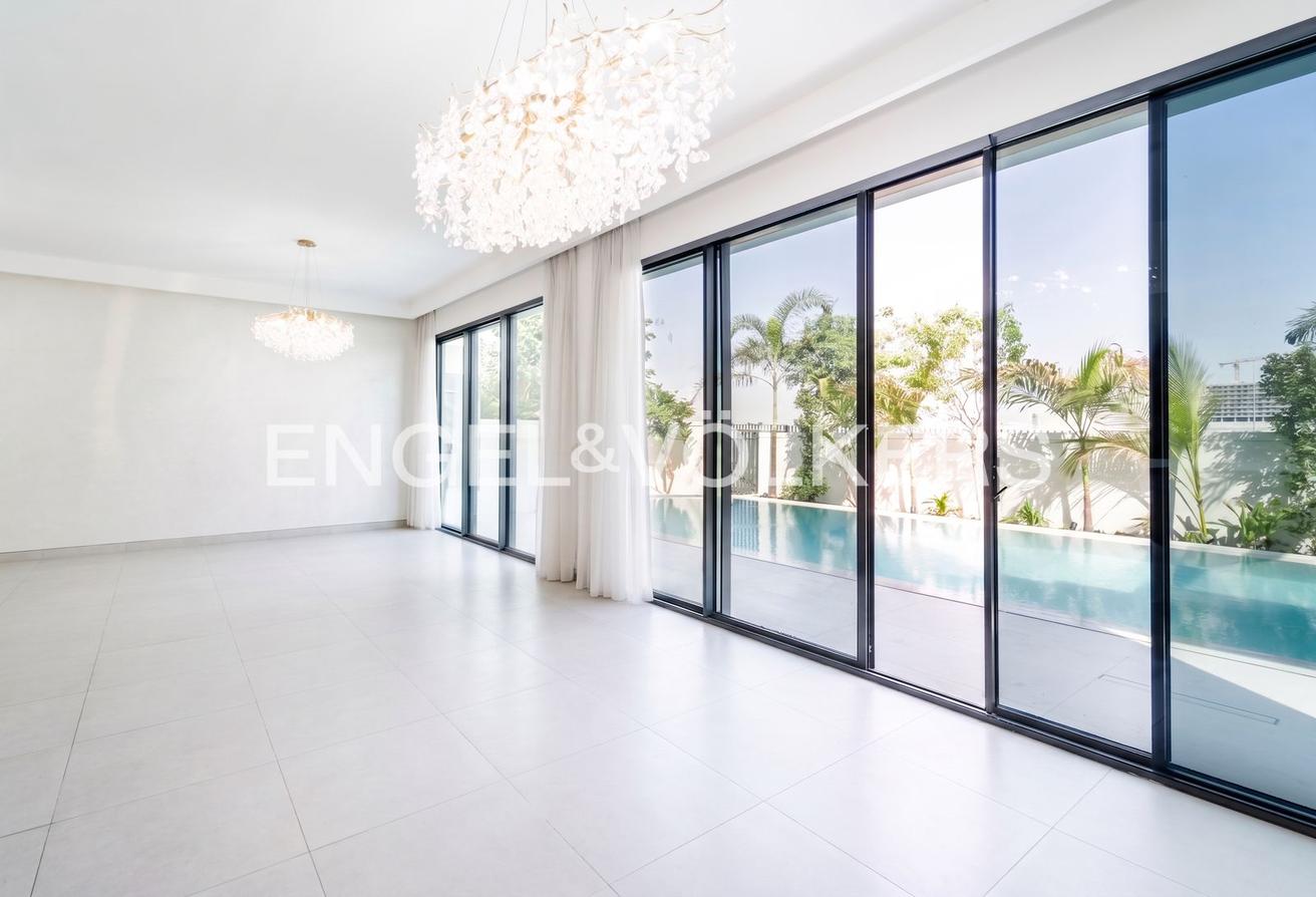 Luxury Corner Villa | Upgraded | Smart Home & Pool photo 2