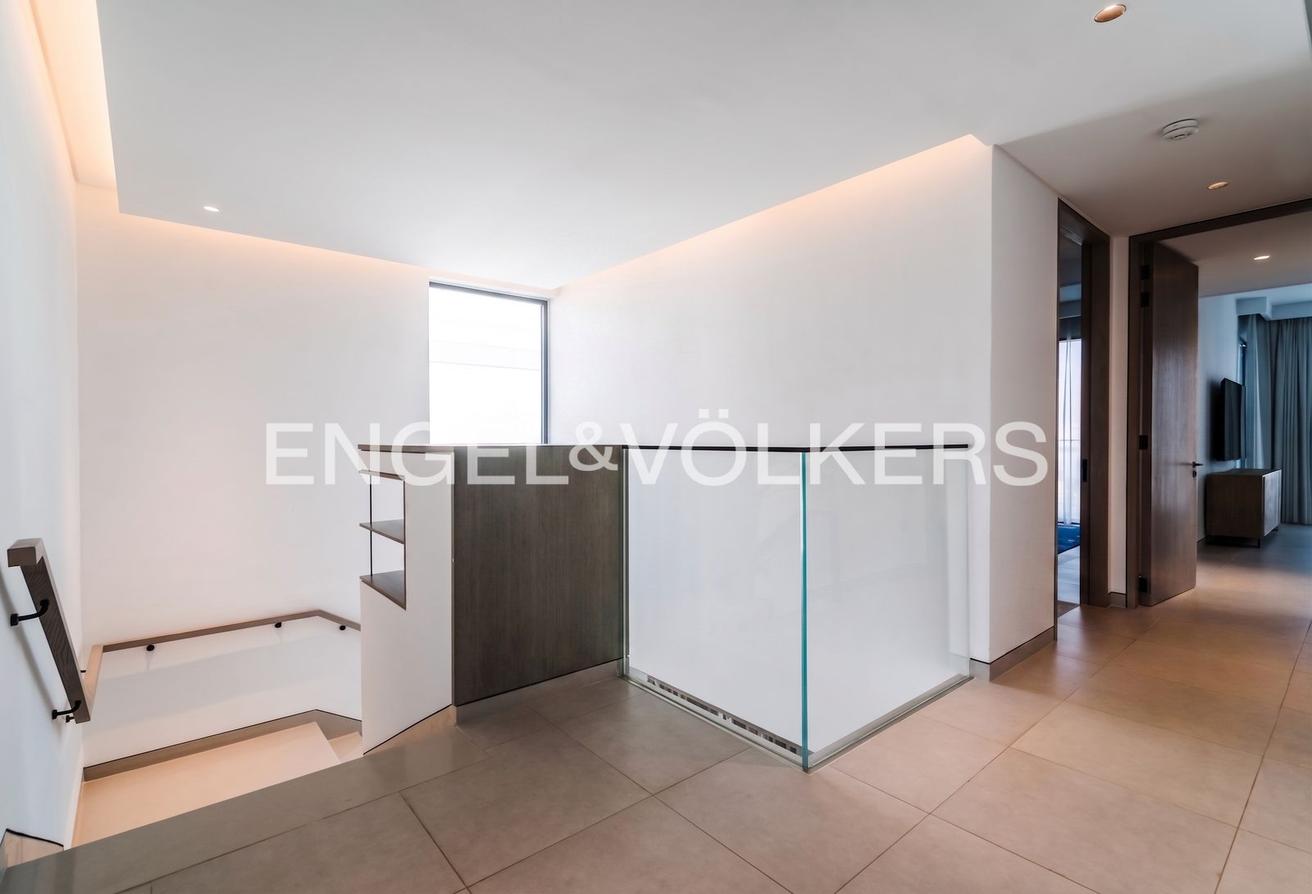 Luxury Corner Villa | Upgraded | Smart Home & Pool photo 7