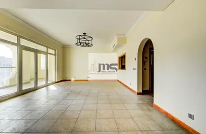 Apartment - 2 Bedrooms - 3 Bathrooms for rent in Al Khushkar - Shoreline Apartments - Palm Jumeirah - Dubai