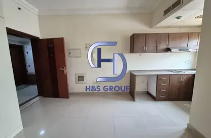 Apartment - 1 Bathroom for rent in Muwailih Building - Muwaileh - Sharjah