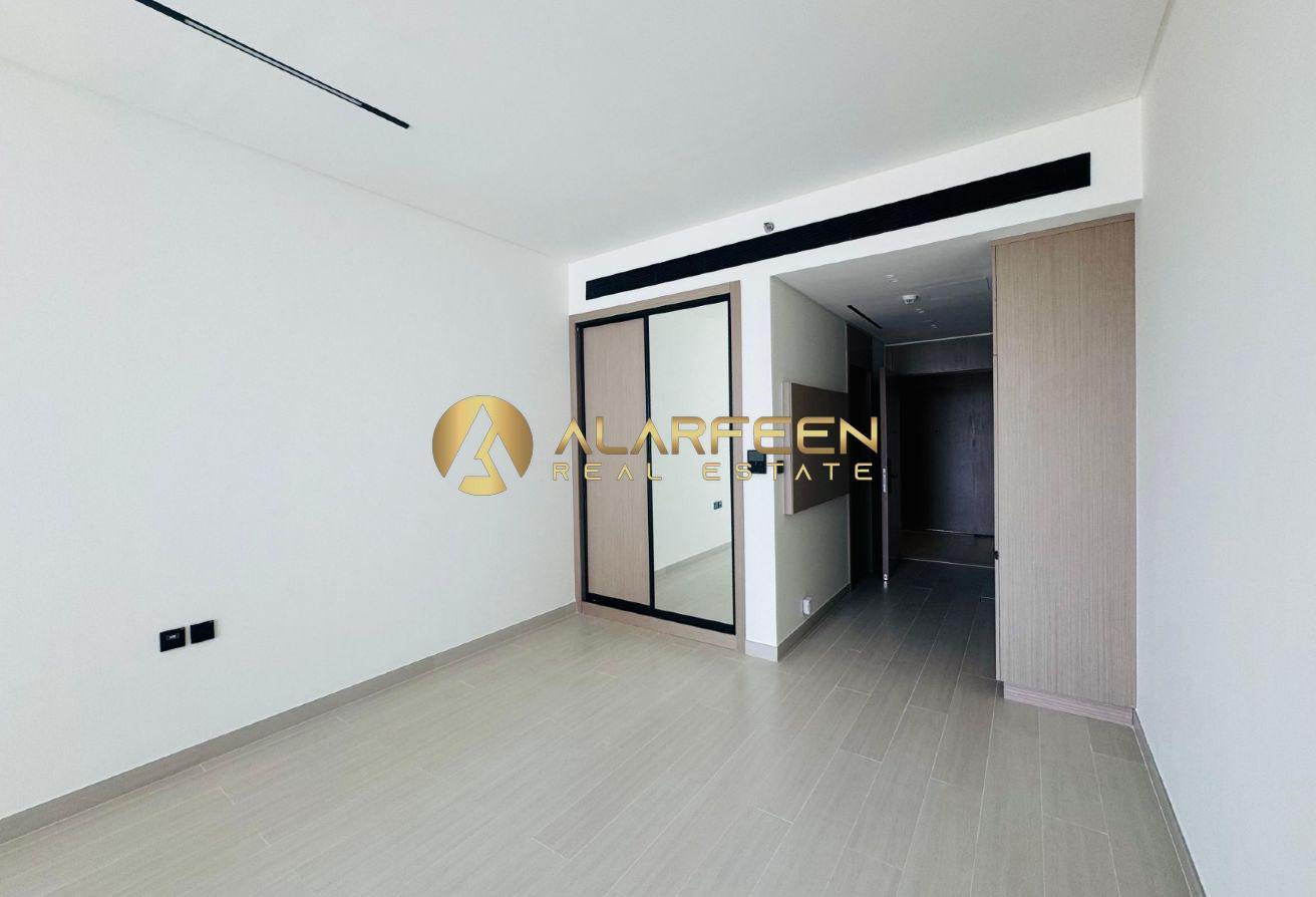 Modern Studio | Balcony | City View photo 6