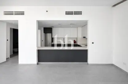 شقة - غرفة نوم - 2 حمامات للبيع في نسق 4 - الجادة - الشارقة