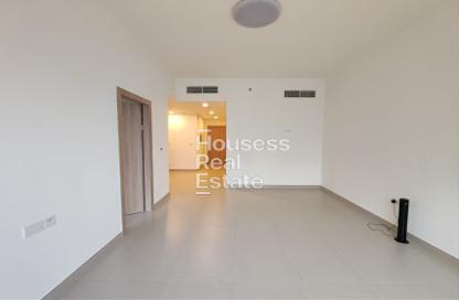 Apartment - 1 - 2 for rent in Weybridge Gardens 1 - Weybridge Gardens - Dubai Land Residence Complex - Dubai