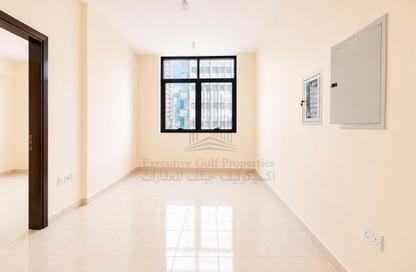 Apartment - 1 - 1 for rent in Hamdan Street - Abu Dhabi